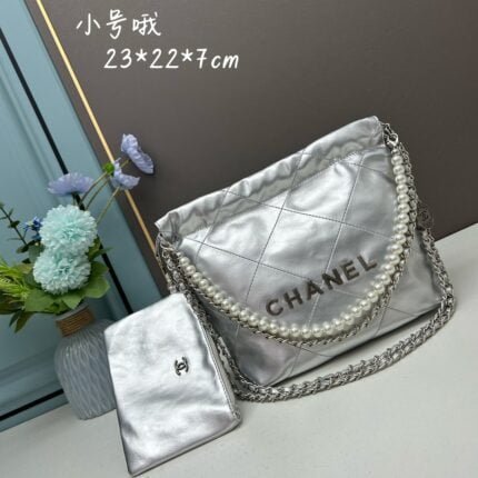 CHANEL Pearl garbage bag sliver size: 23*28*22*7cm(Small wallet included)