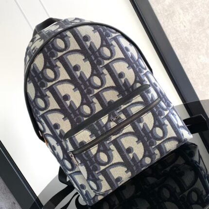 The Dior rider backpack is a simple, classic, college style that is full of energy Size: 30x42x15 cm