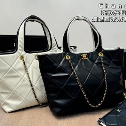 Chanel tote bag meets all the needs of daily life can literally hold the whole world out of the travel very convenient and fashionable sense of full Size: 40cm * 31cm