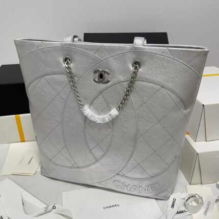 Chanel handbag in stock, size: (39*39*5 cm)