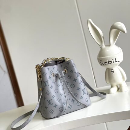 LV m45716 grey print 】m12749 This néonoé bb handbag is made from the brand's brand new monogramink leather 20x20x13 cm.